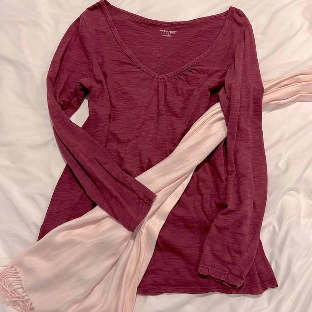 GUC Motherhood V-neck Maternity top. Large
